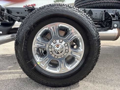 New 2026 RAM 3500 Big Horn AWD/4WD image 12