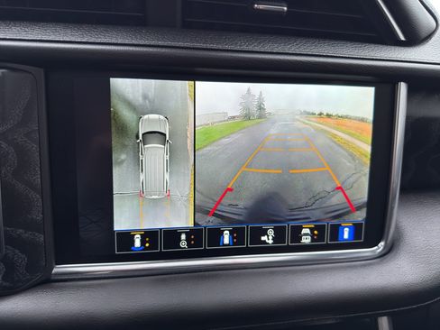 Used 2024 GMC Yukon Denali image 17