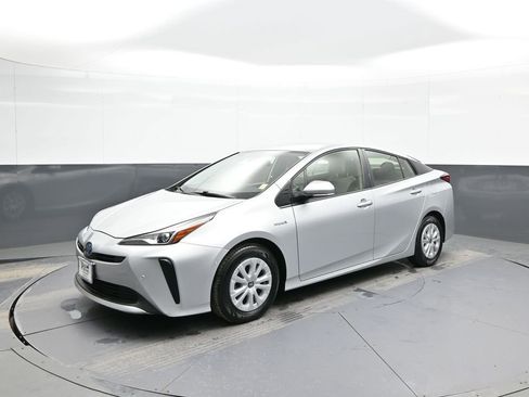 Certified 2022 Toyota Prius LE image 10