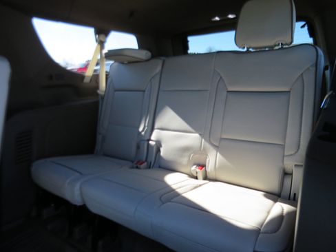 Used 2025 GMC Yukon XL Denali w/ Denali Reserve Package image 11