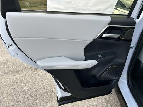 New 2026 Mitsubishi Outlander SE image 20