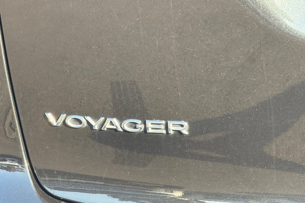 Used 2023 Chrysler Voyager LX FWD image 24