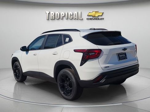 New 2026 Chevrolet Trax LT w/ Midnight Edition FWD image 2