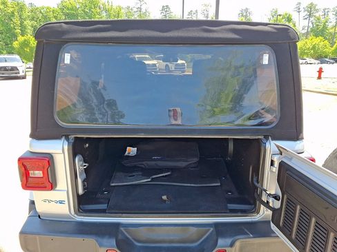 Used 2024 Jeep Wrangler Unlimited Sahara w/ Technology Group AWD/4WD image 28