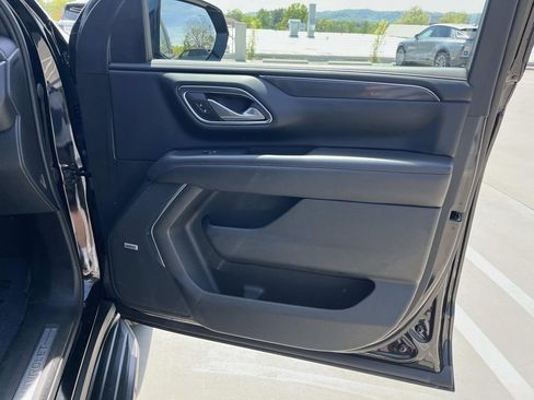 Used 2022 Chevrolet Suburban RST w/ Luxury Package image 23
