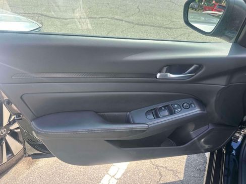 Used 2025 Nissan Altima 2.5 SV FWD image 14