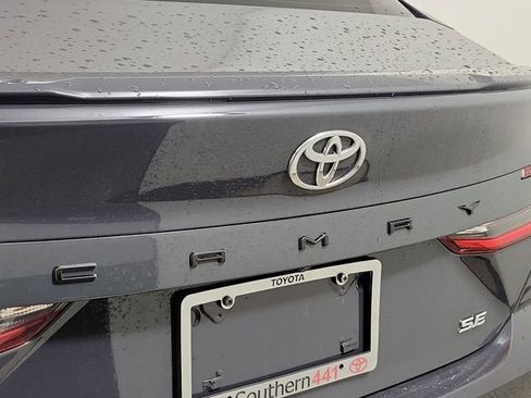 Used 2025 Toyota Camry SE w/ Convenience Package image 9