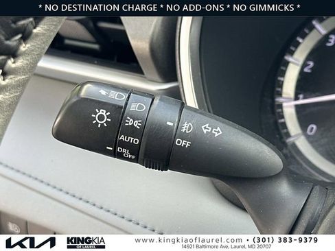 Used 2023 Toyota Highlander XLE AWD/4WD image 11