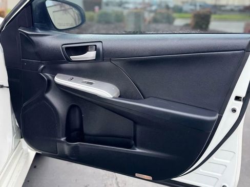 Used 2014 Toyota Camry SE image 11