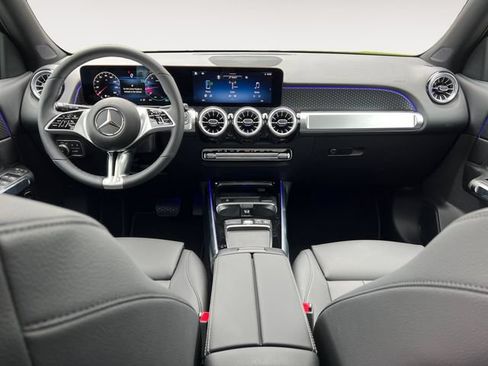 Used 2025 Mercedes-Benz GLB 250 4MATIC image 10