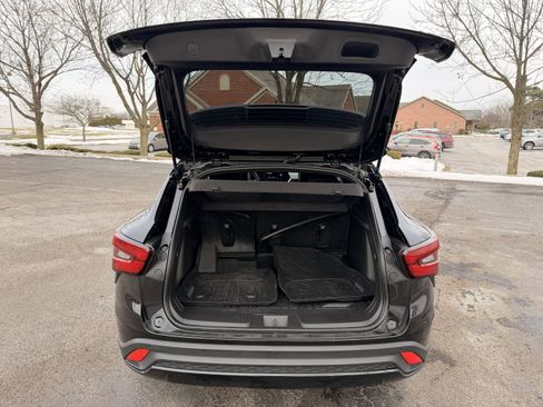 Used 2025 Chevrolet Trax RS w/ Sunroof Package image 13