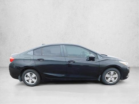Used 2017 Chevrolet Cruze LS image 4