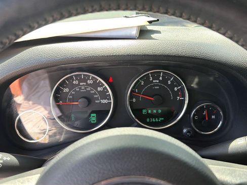 Used 2015 Jeep Wrangler Unlimited Sahara w/ Connectivity Group AWD/4WD image 22