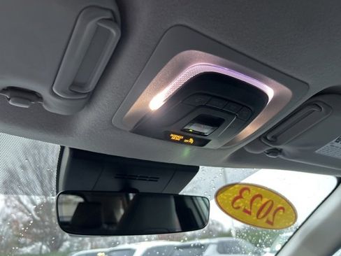 Used 2023 Toyota Corolla Cross XLE image 28