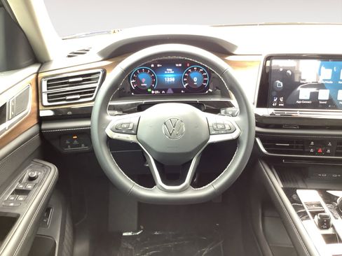 New 2025 Volkswagen Atlas SE FWD image 15