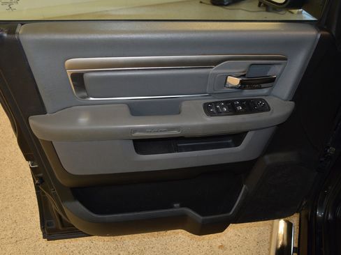 Used 2020 RAM 1500 Classic SLT image 14