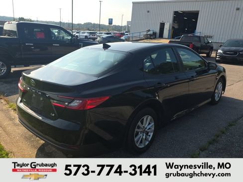 Used 2025 Toyota Camry LE FWD image 6