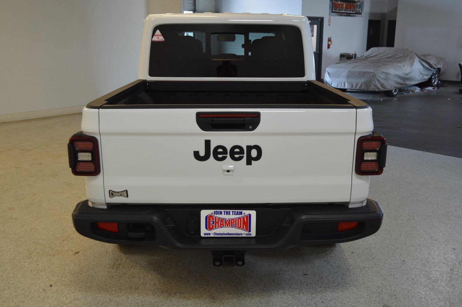Used 2025 Jeep Gladiator Sport AWD/4WD image 4