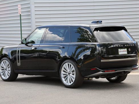 New 2026 Land Rover Range Rover Long Wheelbase SE AWD/4WD image 3