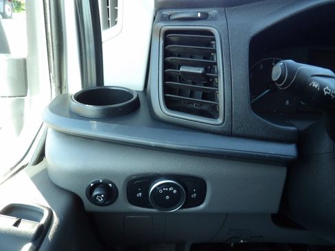 Used 2022 Ford Transit 350 DRW RWD image 19
