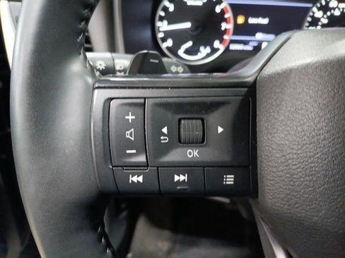 Used 2025 Nissan Rogue SV image 23