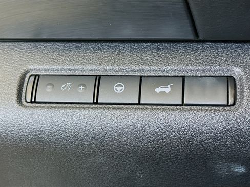 Used 2025 Nissan Pathfinder SL FWD image 17