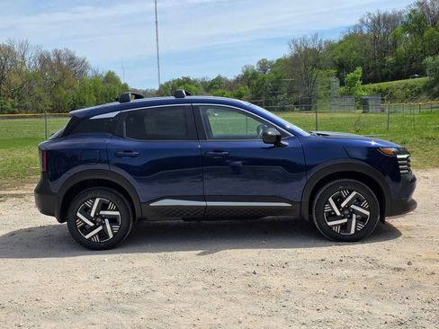 New 2026 Nissan Kicks SV w/ Charging Package image 2