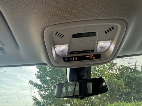 Used 2020 Chevrolet Traverse RS image 12