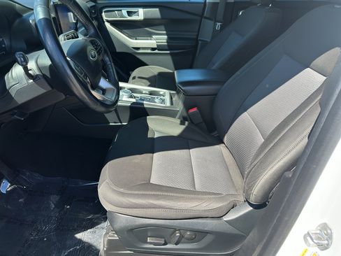 Used 2022 Ford Explorer XLT w/ Class IV Trailer Tow Package AWD/4WD image 31