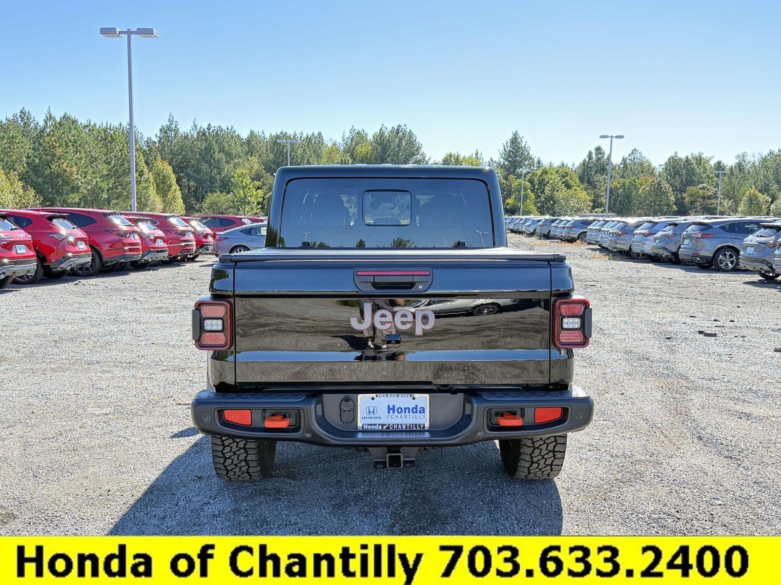 Used 2025 Jeep Gladiator Mojave AWD/4WD image 3
