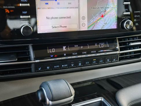 Used 2021 Toyota Sienna Limited FWD image 22