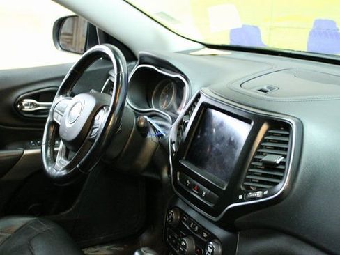 Used 2021 Jeep Cherokee Latitude Lux w/ Comfort/Convenience Group image 10