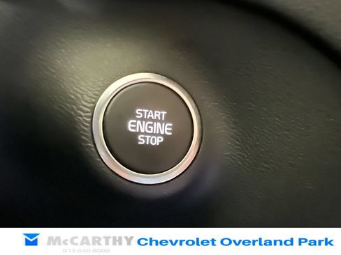 Used 2025 Volvo XC40 B5 Plus AWD/4WD image 17