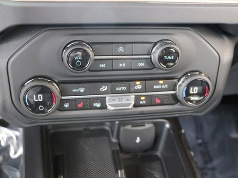 Used 2025 Ford Bronco Outer Banks AWD/4WD image 24