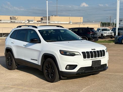 Used 2023 Jeep Cherokee Altitude Lux AWD/4WD image 4