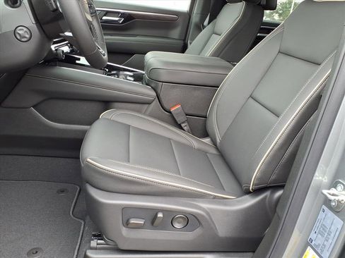 New 2026 Chevrolet Suburban Premier image 9