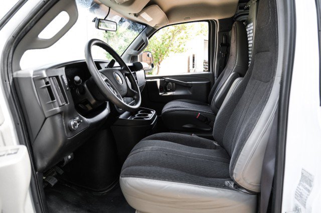 Used 2018 Chevrolet Express 2500 w/ Driver Convenience Package RWD image 3