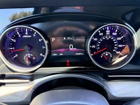 Used 2023 Kia Carnival EX FWD image 12