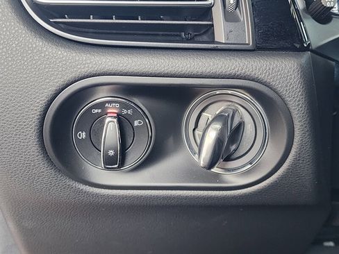 Used 2024 Porsche Macan w/ Premium Plus Package image 25