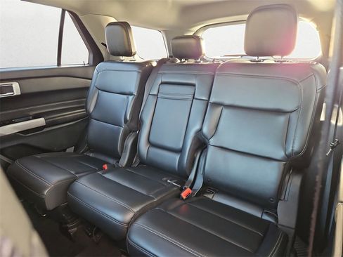 Used 2023 Ford Explorer XLT w/ Equipment Group 202A image 9