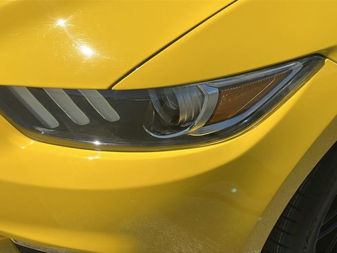 Used 2017 Ford Mustang GT w/ GT Performance Package RWD image 7