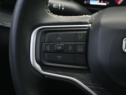 Used 2022 Jeep Wagoneer Series III w/ Premium Group I image 32