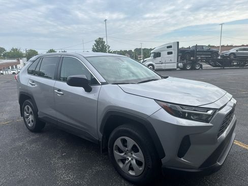 Used 2024 Toyota RAV4 LE AWD/4WD image 3
