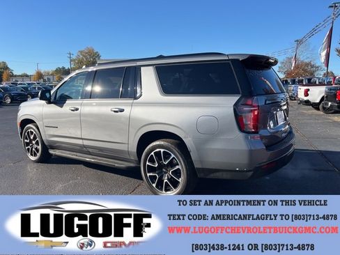 Used 2022 Chevrolet Suburban RST w/ Luxury Package image 39