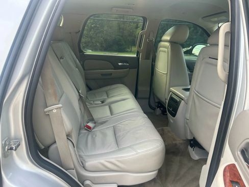 Used 2010 GMC Yukon SLT w/ SLT-2 Equipment Package image 16