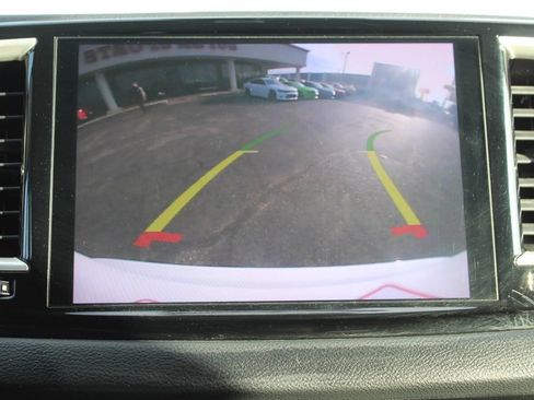 Used 2023 Chrysler Pacifica Touring-L FWD image 22