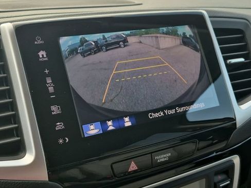 Used 2018 Honda Pilot Touring image 10
