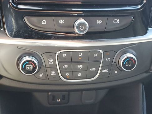 Used 2023 Chevrolet Traverse LT image 32