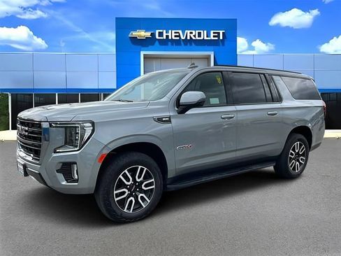 Used 2024 GMC Yukon XL AT4 w/ Technology Package AWD/4WD image 7