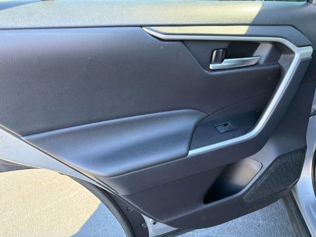 Used 2025 Toyota RAV4 XLE AWD/4WD image 19